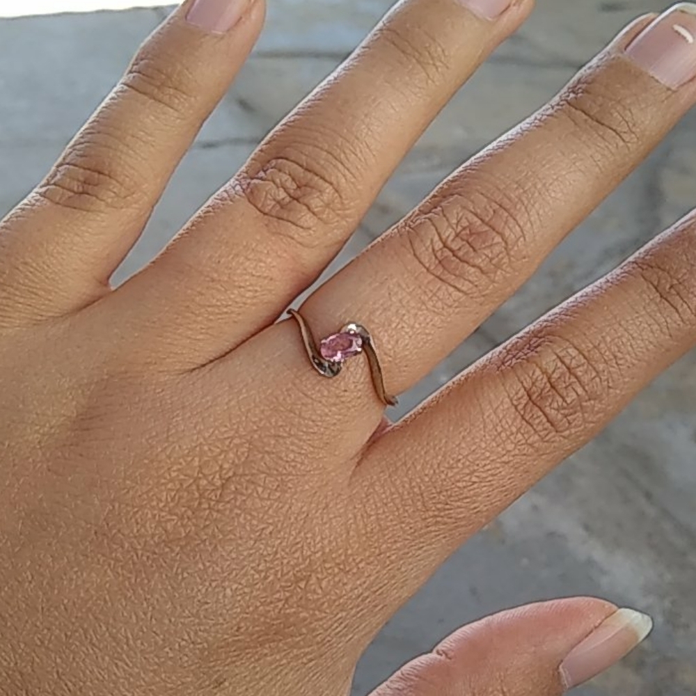 14k white gold ring with a pink gem. - Picture 4 of 6